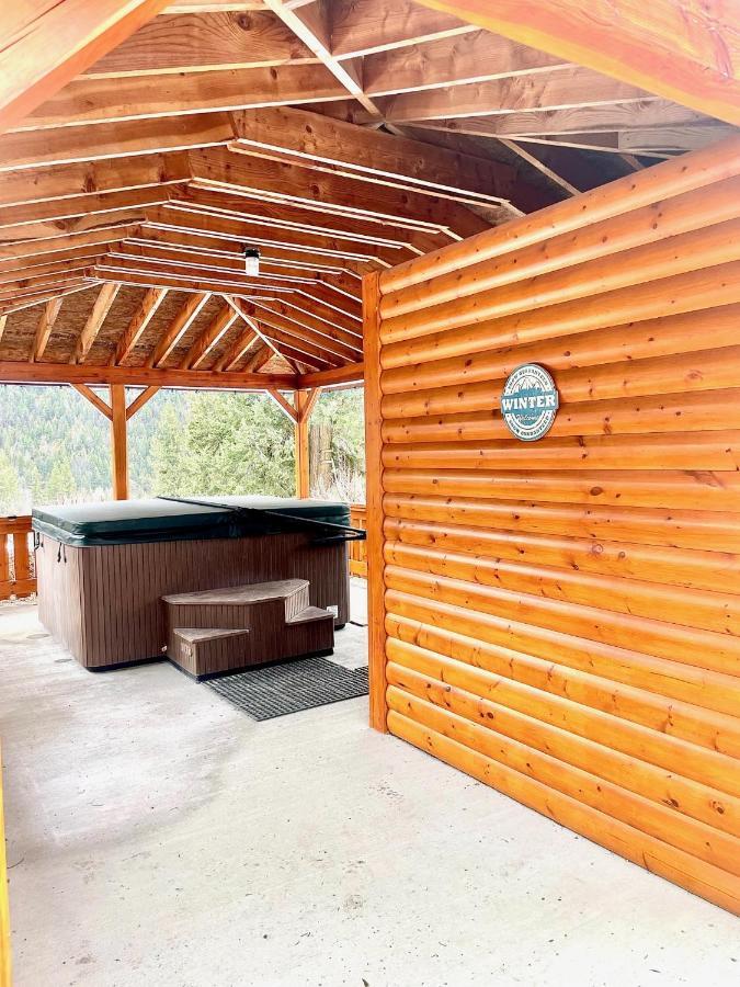 Camels Hump Guest Ranch Lumby Exterior photo