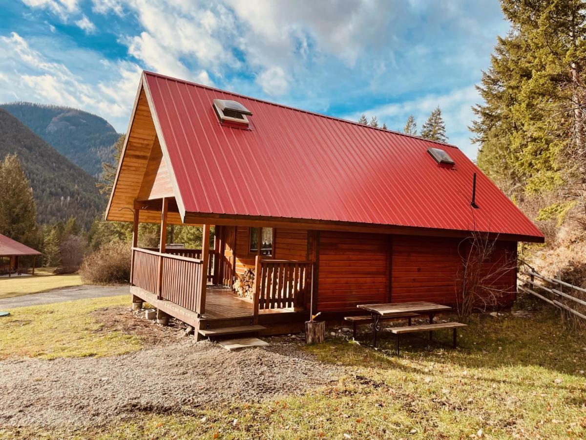 Camels Hump Guest Ranch Lumby Exterior photo