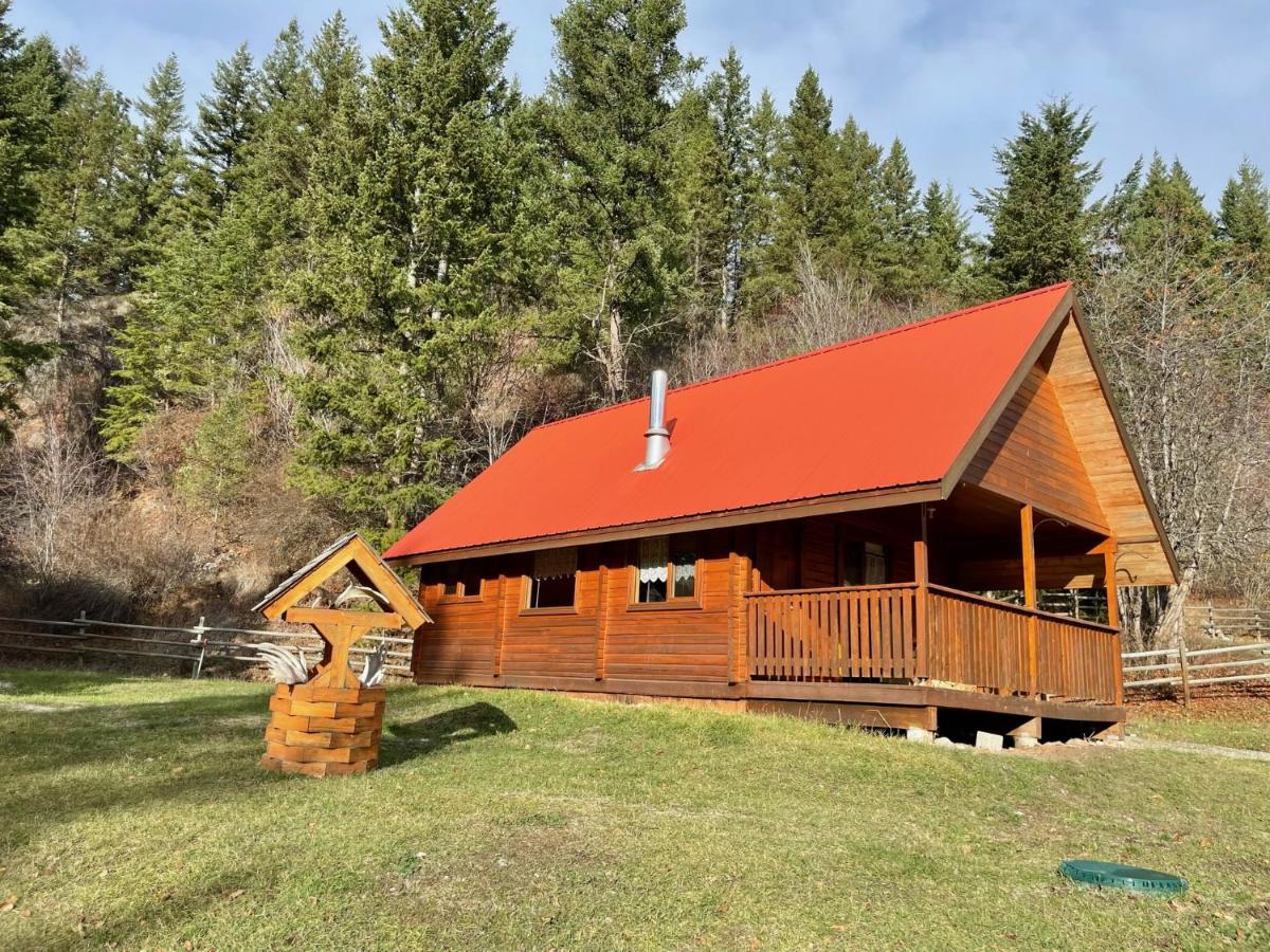 Camels Hump Guest Ranch Lumby Exterior photo